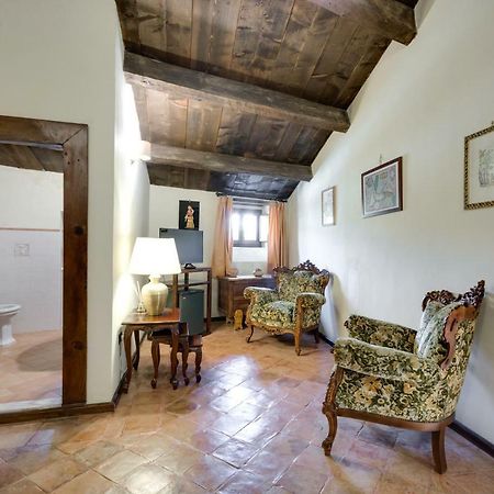 Castello Di Caccuri Suites Bagian luar foto