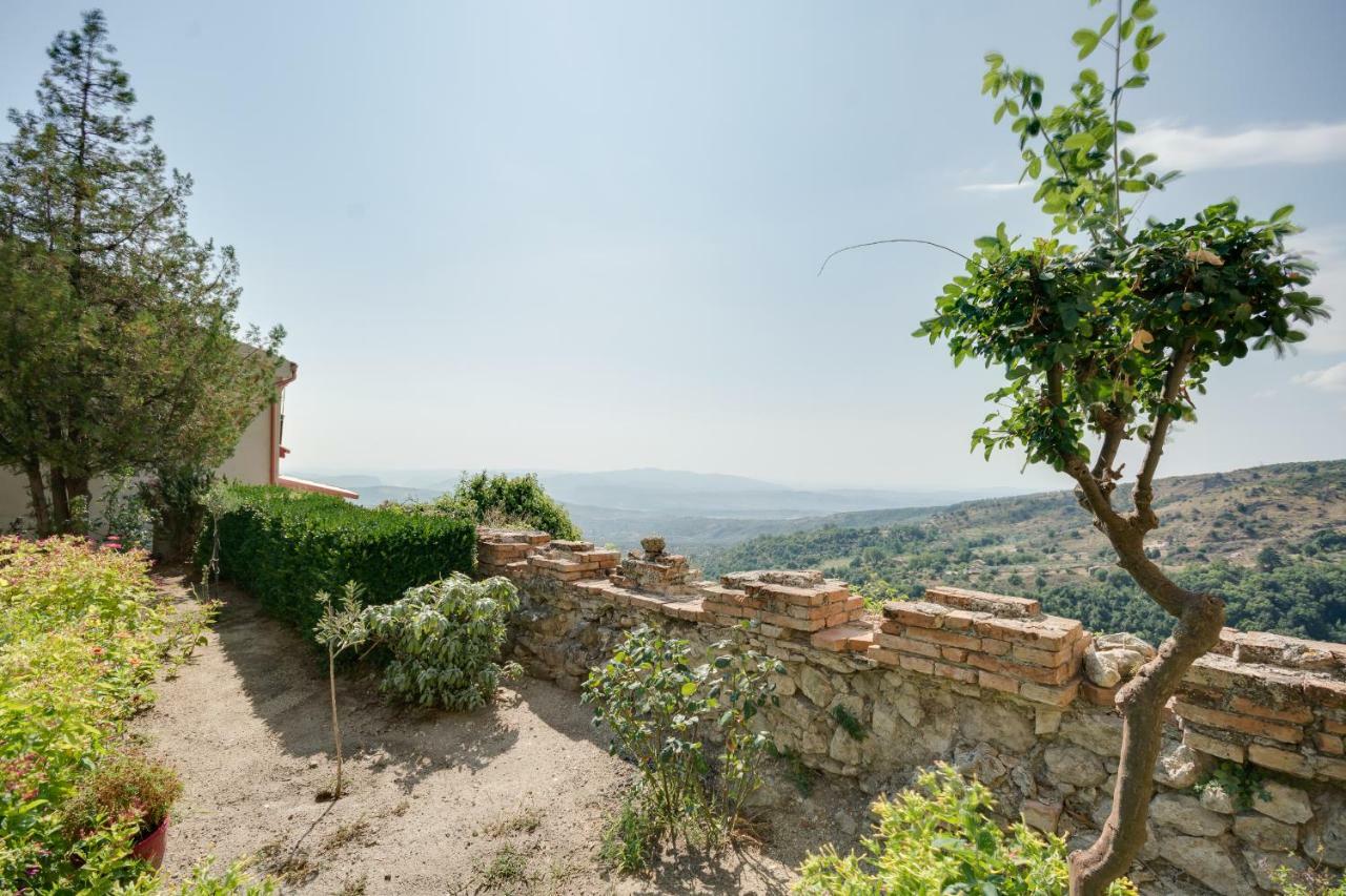 Castello Di Caccuri Suites Bagian luar foto