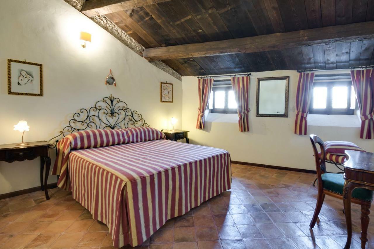 Castello Di Caccuri Suites Bagian luar foto