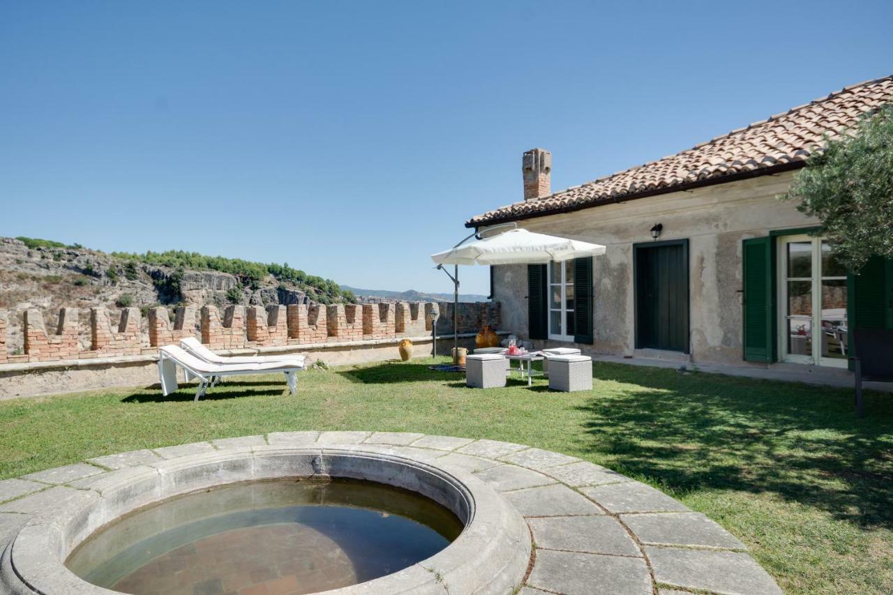 Castello Di Caccuri Suites Bagian luar foto