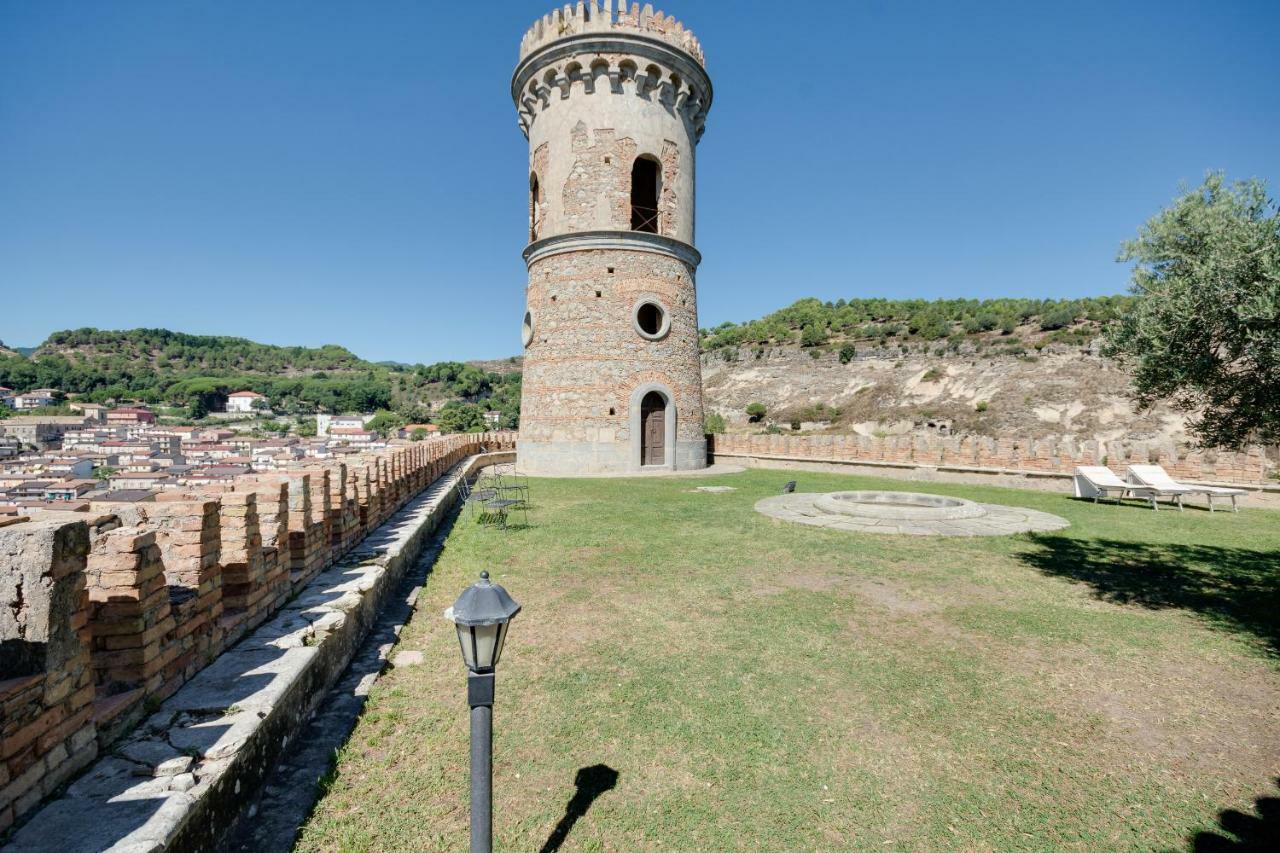 Castello Di Caccuri Suites Bagian luar foto
