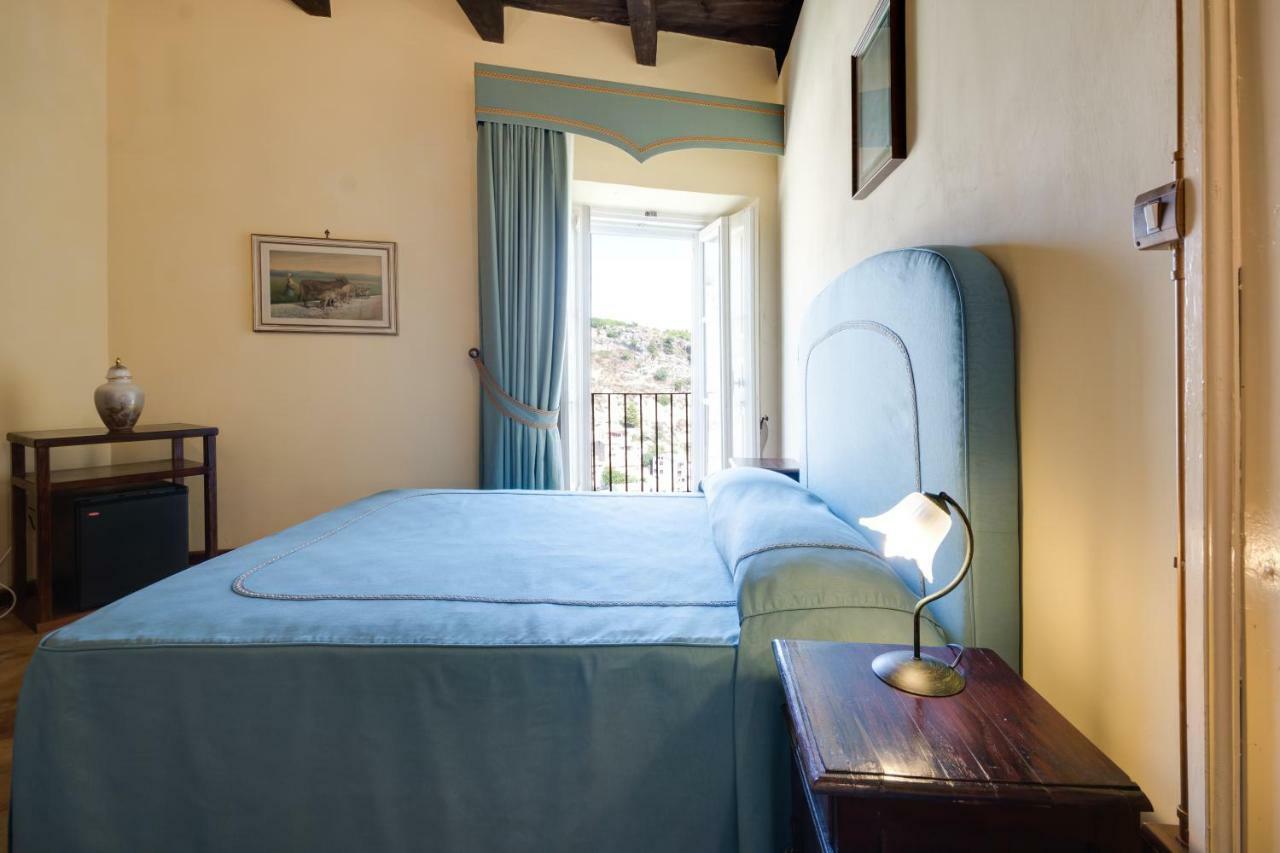 Castello Di Caccuri Suites Bagian luar foto