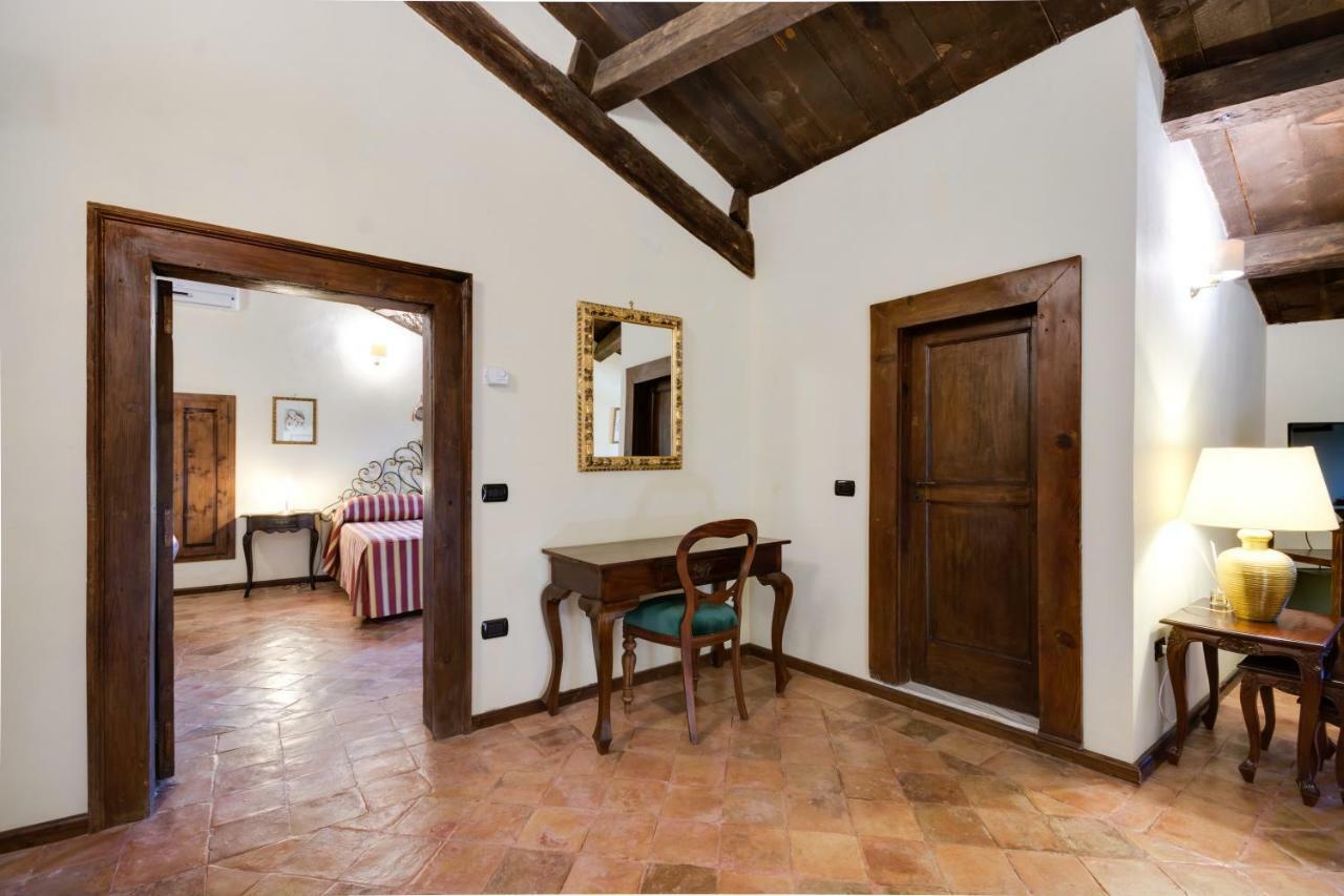 Castello Di Caccuri Suites Bagian luar foto